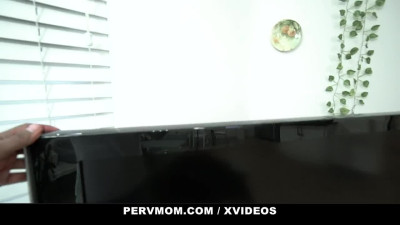 Thick MILF is seducing the nephew and fucks in POV