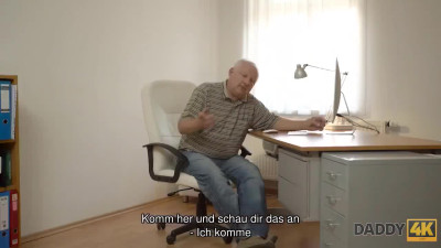 Bimbo lassie cheats on BF with his old daddy