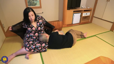 Curvy matures enjoy having fun with excited boys