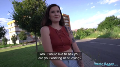 Man fucks the babe he has met just before