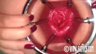 MILF stretches bottom to make the man fist it