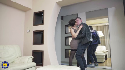 Short-haired brunette mature analyzed by young guy