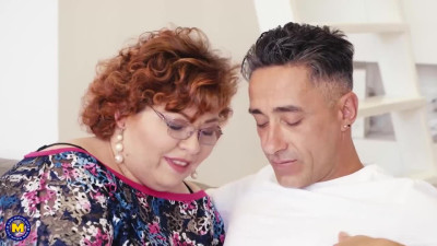 Red-haired BBW lady stretched by athletic lover