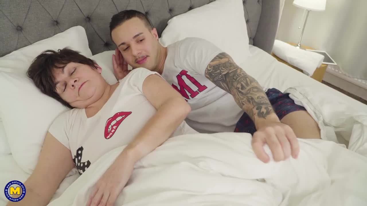 Watch Hung boy shares bed with busty mother-in-law HD Full video | ePornFreeHD. Watch Free All of trend and latest brand porn full Videos ePornFreeHD. 