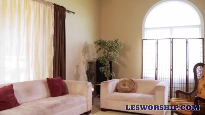 Dazzling girl seduced by her impudent blond boss