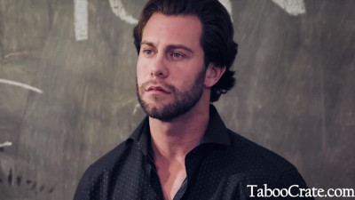 Guys double penetrate Gwen Vicious in the classroom