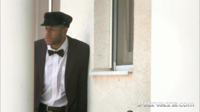 Swanky nympho enjoys anal orgy with three hunks