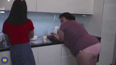 Chesty mature women tempt the stepdaughter