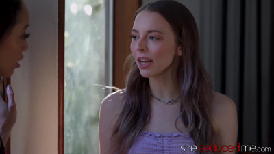 Young stepsisters are sharing one lesbian for the FFF