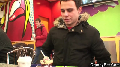 Older woman wants to have sex with the younger barista
