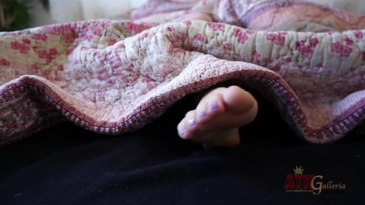 Watch Carmen Callaway is curling and orgasming on the bed HD Full video | ePornFreeHD. Watch Free All of trend and latest brand porn full Videos ePornFreeHD. 