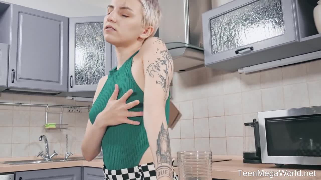Watch Cute pale blonde with short hair is cumming in the kitchen HD Full video | ePornFreeHD. Watch Free All of trend and latest brand porn full Videos ePornFreeHD. 