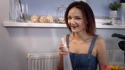 Olivia Trunk taking it anally and orgasming cause of it