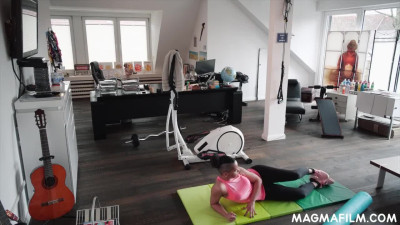 Fit ebony girl is getting the BWC while working out