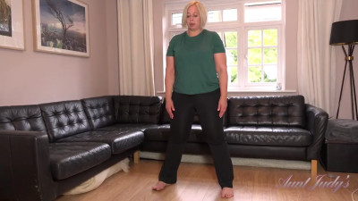 Working out with a fat lady who has tasty sweaty tits