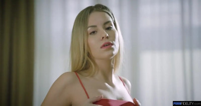 Lucky Bee is going to get her pussy fingered prior to sex