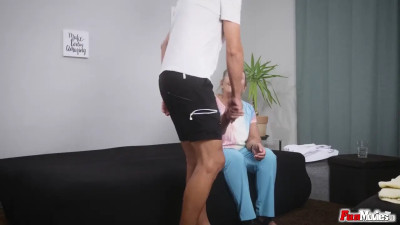 Old girl with a sexy body wants his dick in her mouth