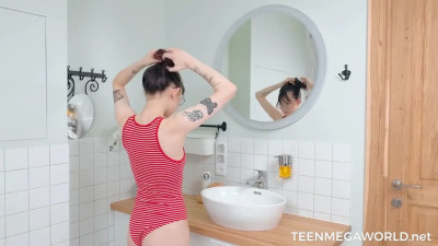 Shower passion session featuring a horny girl who cums