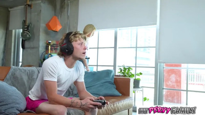 Blondie Jojo Austin easily seduces her own stepbrother