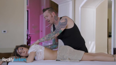 Kira Perez fucked by the perverted tattooed masseuse