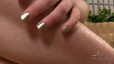 Closeup pleasure from a blonde who wants to get dirty