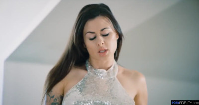 Brunette Billie Star wants his dick in her wet slit