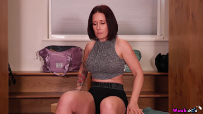 Cute brunette with nice boobs wants to see you jerk off