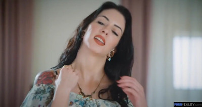 Anna de Ville is going to surrender to the fuck fully