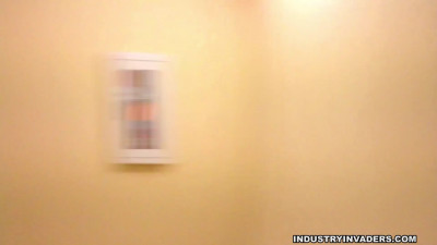Asian girl with a nice ass sucks cock in an amateur vid