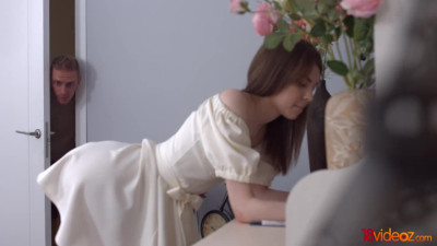 Alice Xo taking on a large dick because she loves anal