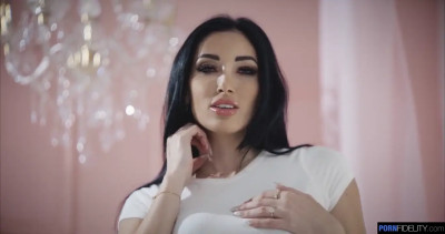 Bombshell babe Clea Gaultier wants sideways sex and beyond