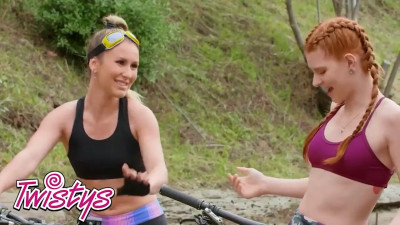 Lesbo girls Jane Rogers & Paige Owens fuck outside