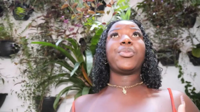 African babe gives her new bf a taste of her wet cunt