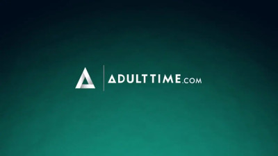 Gorgeous Latina pussy's exquisite taste drives lezzies crazy