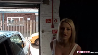 Blonde Sienna Day gets fucked in broad daylight