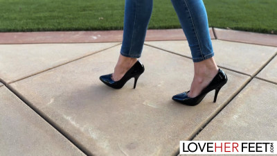 Busty babe Gigi Dior seduces Max Fills into screwing