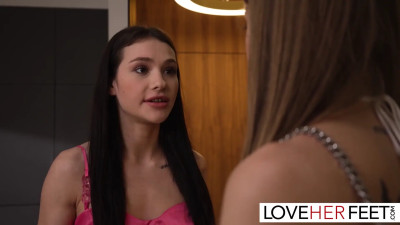 Foot fetish action with Mila Perez and Tiffany Tatum