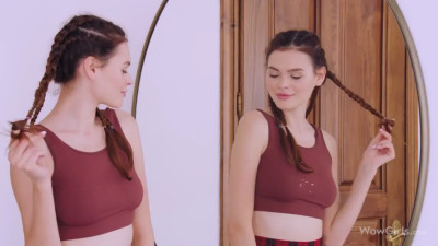 Horny girl Kinsley White masturbates to her own reflection