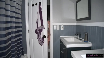 Daisy Phoenix gets covered in gel and fucked by her pervy BF