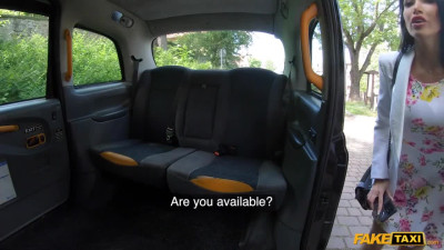 French beauty with a big bum is jerking and fucking in the cab