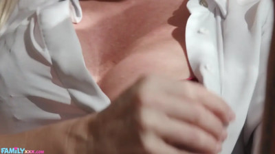 Stepmother with tattoos shows what modern moms should do