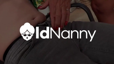 Older girl fucks an older guy and it looks sublime