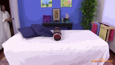 Asian slut gets a massage and receives a penetration