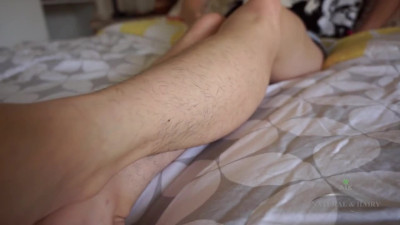 Lara Brookes goes to town on her all natural pussy